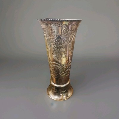 ANTIKE SILBER TELLER VASE MIT RELIEF FLORALES MUSTER, JUGENDSTIL, 33 CM HOCH