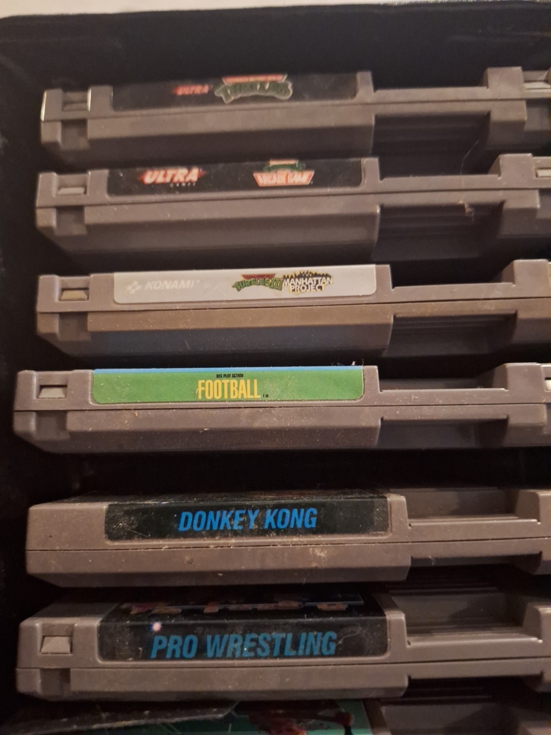 Vintage Nintendo NES Game Storage Case 16 Cartridge Holder Carry Box Official