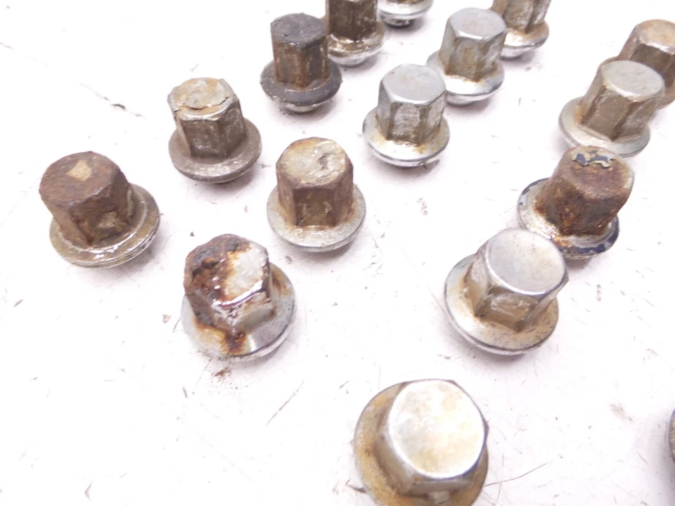 78-81 Camaro Firebird Trans Am Original N90 Copo de Nieve Juego de 20 Tuercas de Rueda Foto 4 de 4