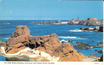 The Olde Bathe Harbour Entrance and Castle Ruins, Dunbar - Unposted 1970s