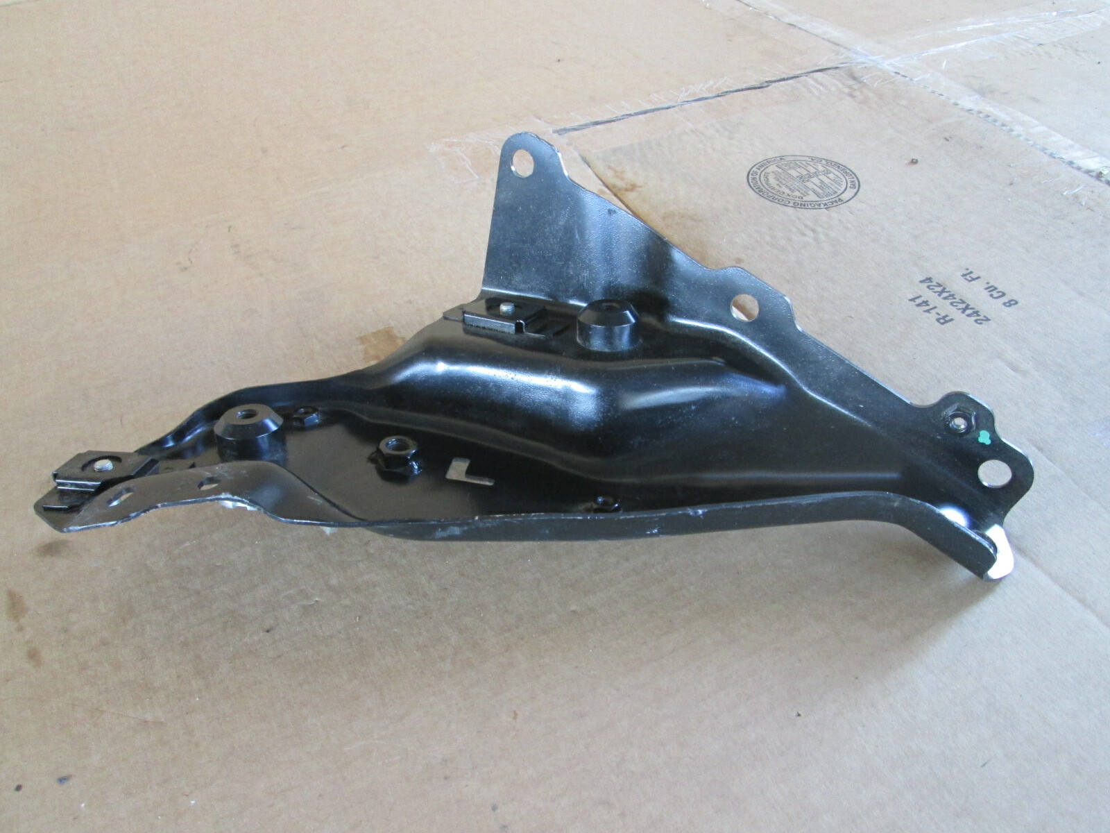 Ferrari California - LH Convertible Roof Top Hinge Cash Bracket  - 80729200