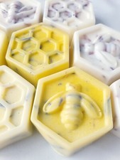 Lovely Bee and Honeycomb large wax melts, Real Petals 100+ Fragrances Quantity 4