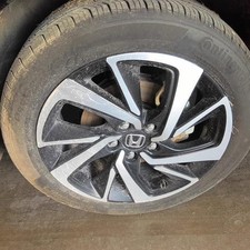 Used Wheel fits: 2019 Honda Hr-v 18x7-1/2 alloy 10 angled spokes machined and bl