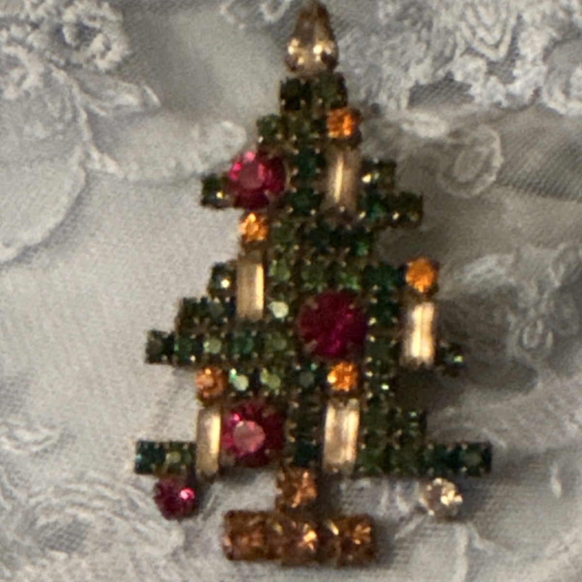 Vintage Weiss Christmas Tree Brooch Multicolor Rhinestone Fashion