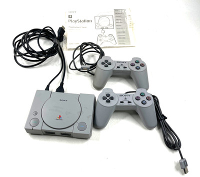 Sony Playstation Classic SCPH 1000R mit zwei Controllern