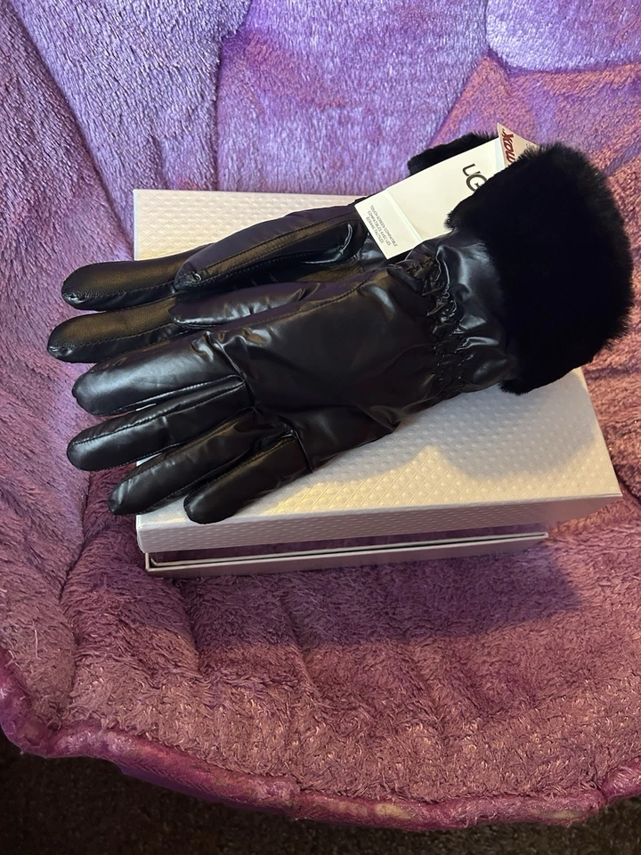 UGG Gloves with Fur (Women’s Size SMALL) Black New with Tags - Image 3 of 4