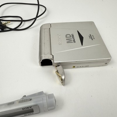 Sony Portable Minidisc Player Walkman MZ-E33 & Remote RM-MZE33