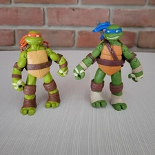 TMNT 2012 Viacom Leonardo & Michelangelo Action Figures