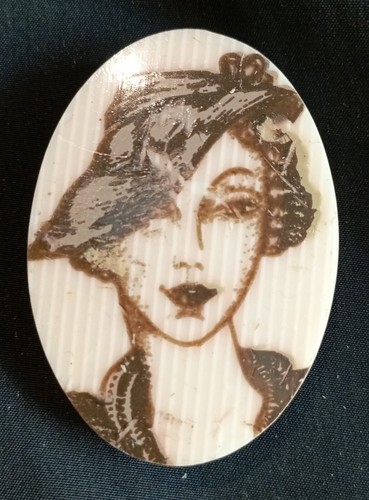 Broche Vintage Léa Stein - Sérigraphie Visage Femme Orange, Première Période, Occasion