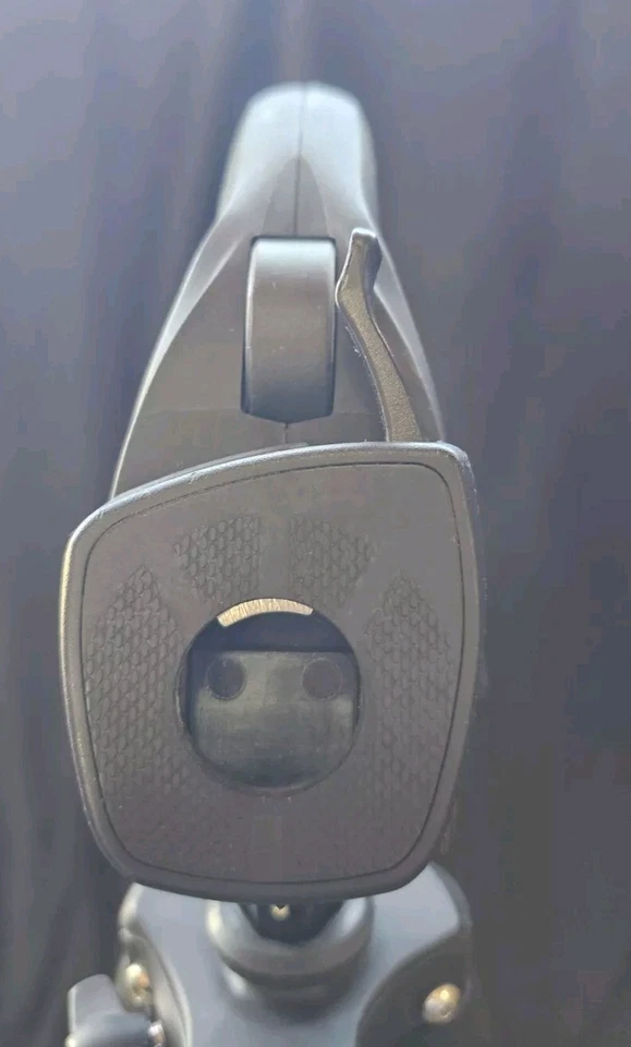 Manfrotto - 61" Compact Action Aluminum Folding Tripod - Black (MKCOMPACTACN-BK) - Image 4 of 4