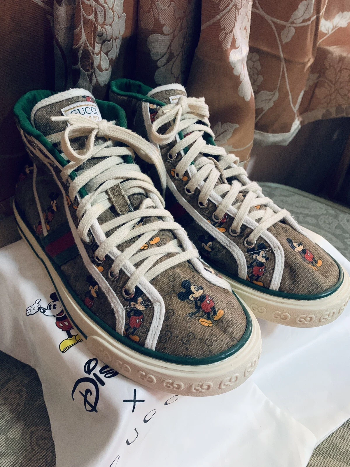 Gucci X Disney Chaussures de Tennis Baskets Occasion Avec Sac à Poussière