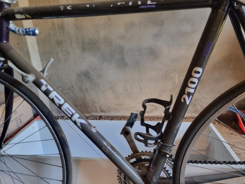 Trek 2100 Road Bike Medium 57cm Carbon - image 2 of 4