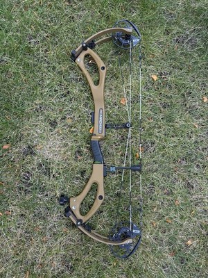 PSE MACH 33 EC2 (RH 70# 26.5 - 31 ) WITH FULL TITANIUM KIT AND GRIP TAPE