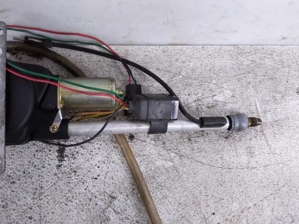 1986-1992 Saab 9000 Power Radio Antenna Assembly 0261909 - Image 3 of 4