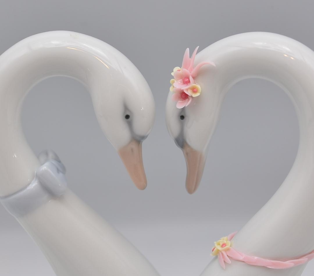 Endless Love 6585 Lladro Spain Porcelain Glossy Finish Out Of