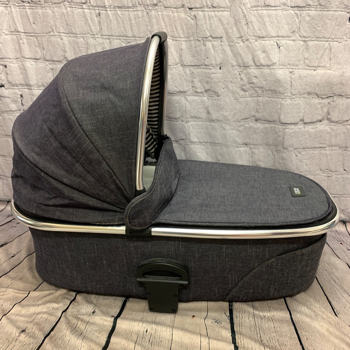 Mamas and Papas Sola MTX Carrycot PVC Navy Denim with Liner
