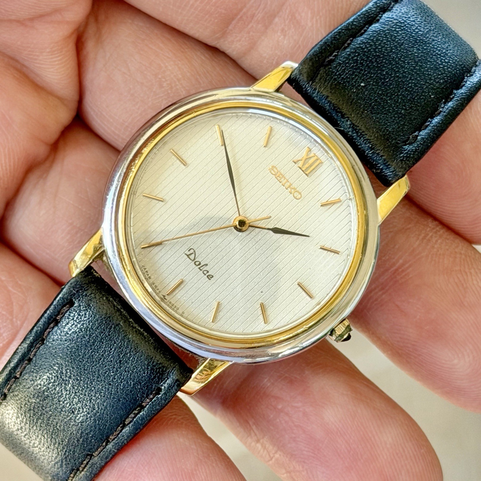 Vintage RUNS! Quartz 1990’s Watch 5S21-6010 Men's Slim 32mm SEIKO Japan Dolce - VintageWatches.PK Vintage RUNS! Quartz 1990’s Watch 5S21-6010 Men's Slim 32mm SEIKO Japan Dolce - vintagewatches.pk