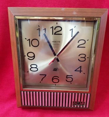 HORLOGE MURALE VINTAGE 1970 "VEDETTE TRANSISTOR" a pile avec carillon et inter. - Photo 1/4