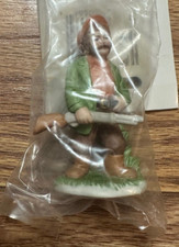 LEFTON COLONIAL CHRISTMAS VILLAGE PORCELAIN FIGURINE HUNTER W/SHOTGUN 1992 VTG