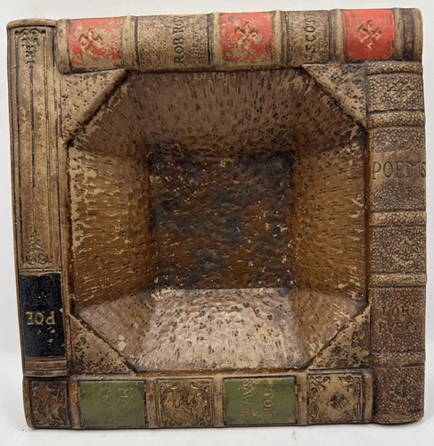 Vintage Aschenbecher mit Buchrücken quadratisch. 7x7"