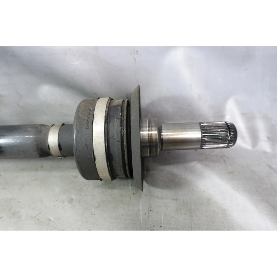 BMW G30 540i xDrive 2017-2020 salida trasera derecha de fábrica medio eje OEM Foto 4 de 4