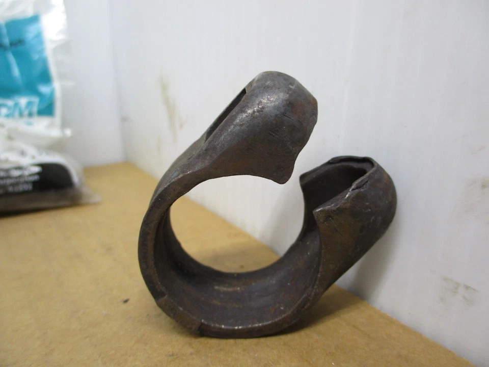 Genuine GM Clamp 15613946 - Image 3 of 3