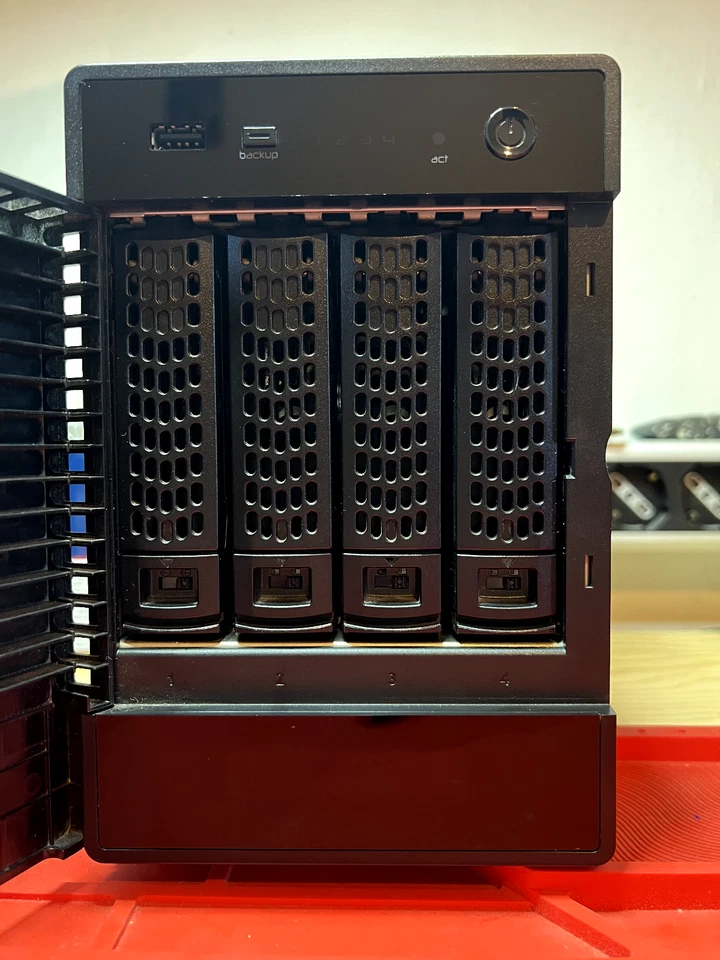 Netgear ReadyNAS 104 NAS Compatto per 4 Dischi da 3.5 pollici - ARM CPU - Immagine 2 di 4