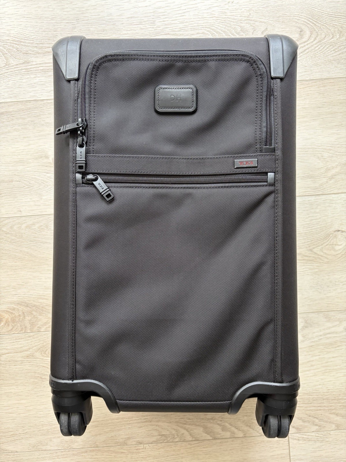 Tumi Alpha 2 International Carry On