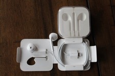 ORIGINAL AUTHENTIC APPLE IPOD IPHONE WIRED EAR BUDS LIGHTNING CONNECTER OEM CASE