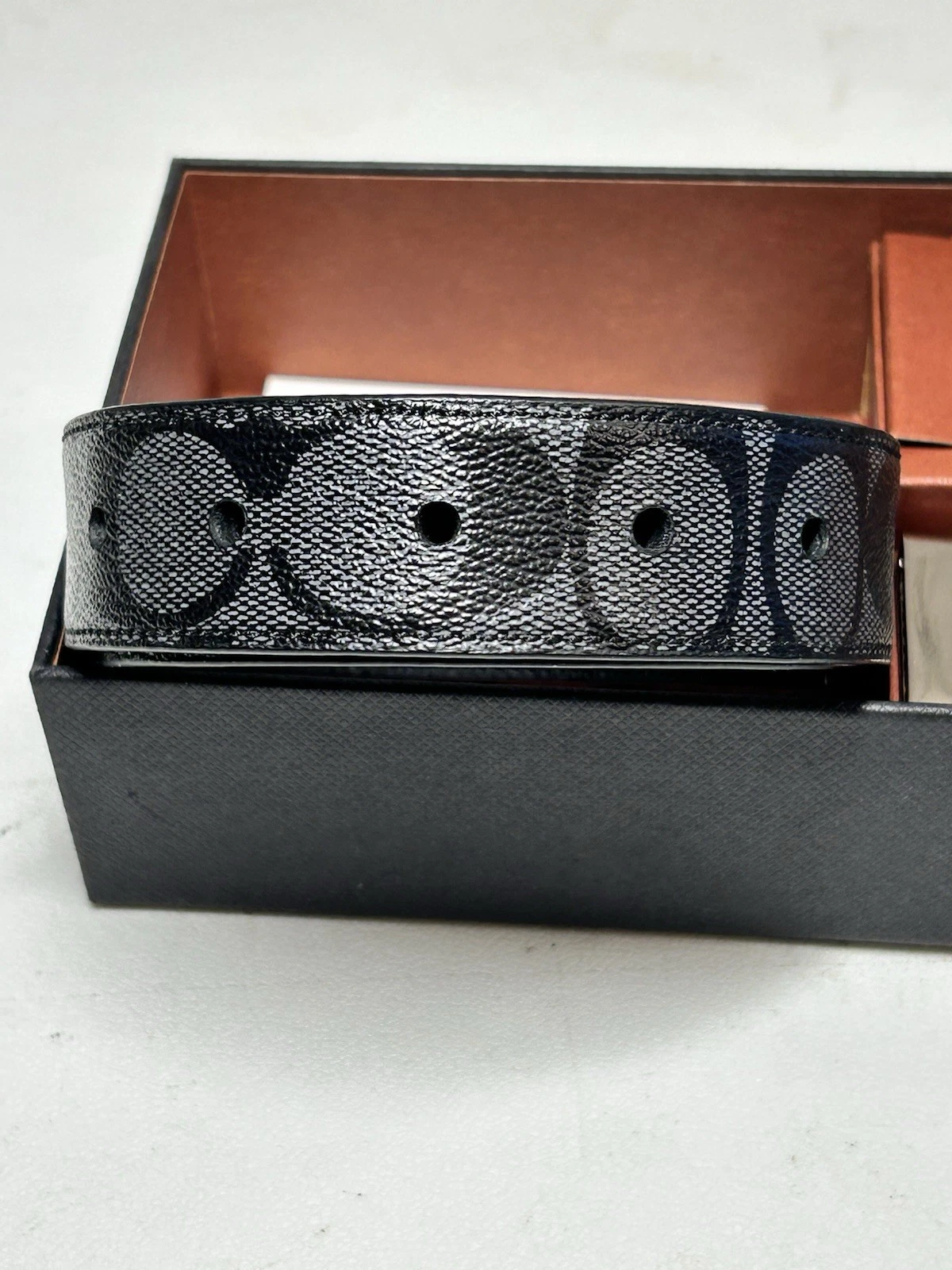 Cintura imbracatura targa in scatola firmata COACH lunghezza 27"