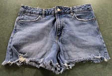 Wrangler High Rise Vintage 3" Shorts Size 10/30 Light Distress Fringe