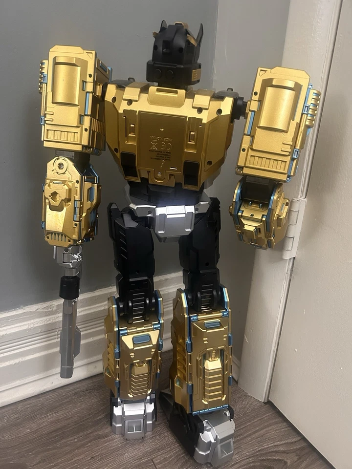 Трансформирующийся робот-игрушка Transformers Member's Mark с имитацией эффекта дыма - Изображение 2 из 4