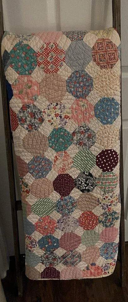 Vintage Handmade Doubled Sided Hexagon Flower Basket Pattern Cotton Quilt 81x74 - Image 2 of 4