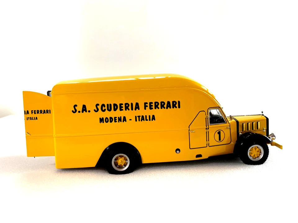 Transportador EXOTO Alfa Romeo amarillo escala 1:43 Inv. #3546 Foto 4 de 4