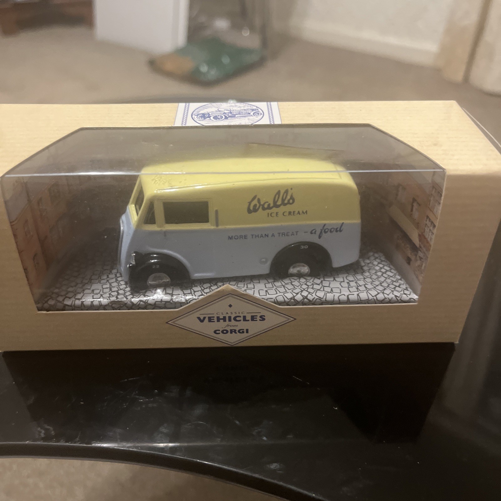 Corgi Classics  99801 Morris J  Van Walls Ice Cream