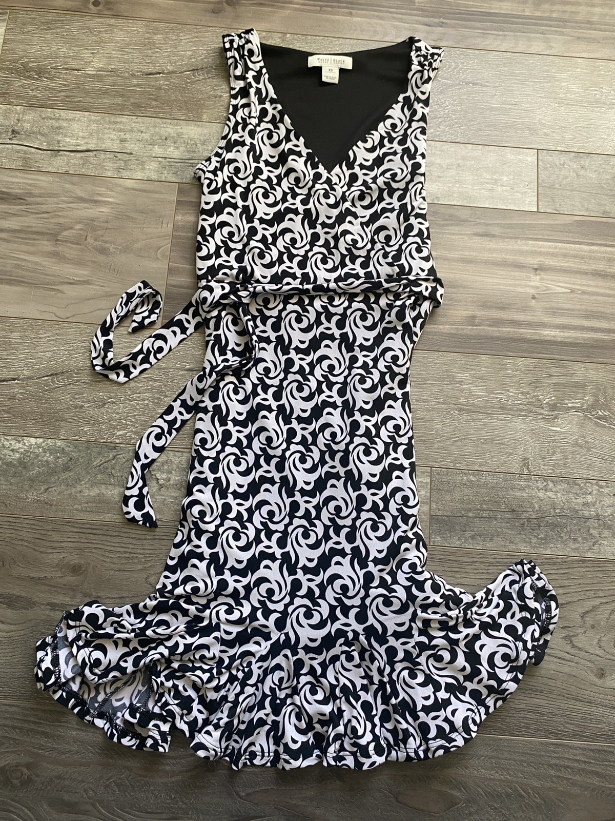 Women's Sleeveless Black & White Dress By White House Black Market SIZE XSMALL