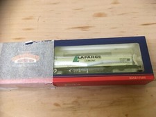 Lot..962K...OO GAUGE BACHMANN 38-200 JPA BOGIE CEMENT WAGON...LAFARGE.......#30#