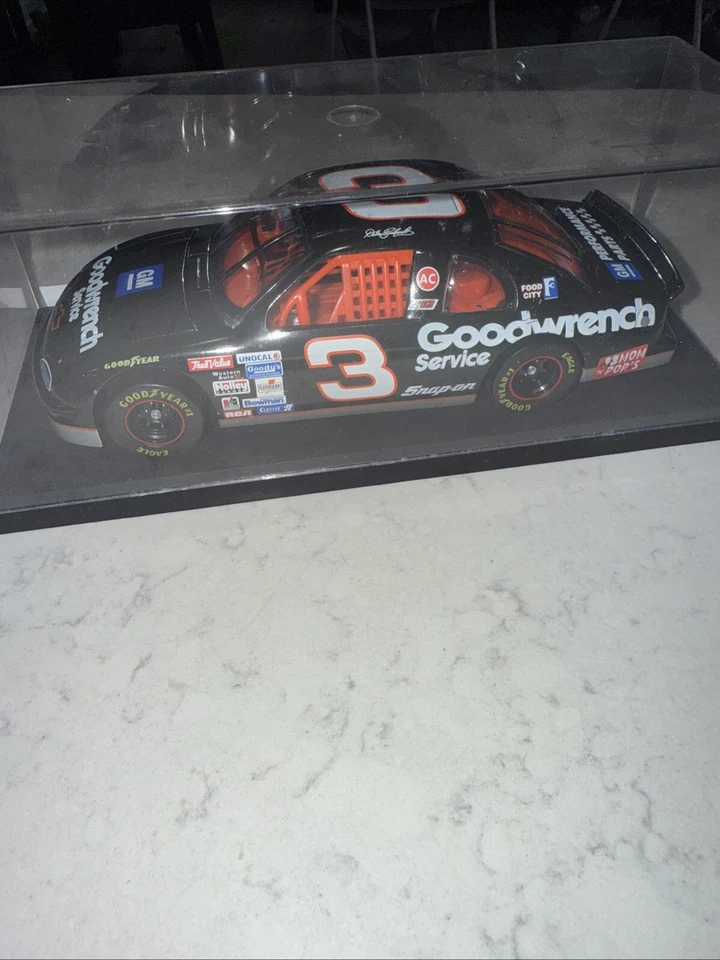 1:24 Dale Earnhardt #3 Goodwrench 1995 Monte Carlo Brickyard Winner Foto 4 de 4