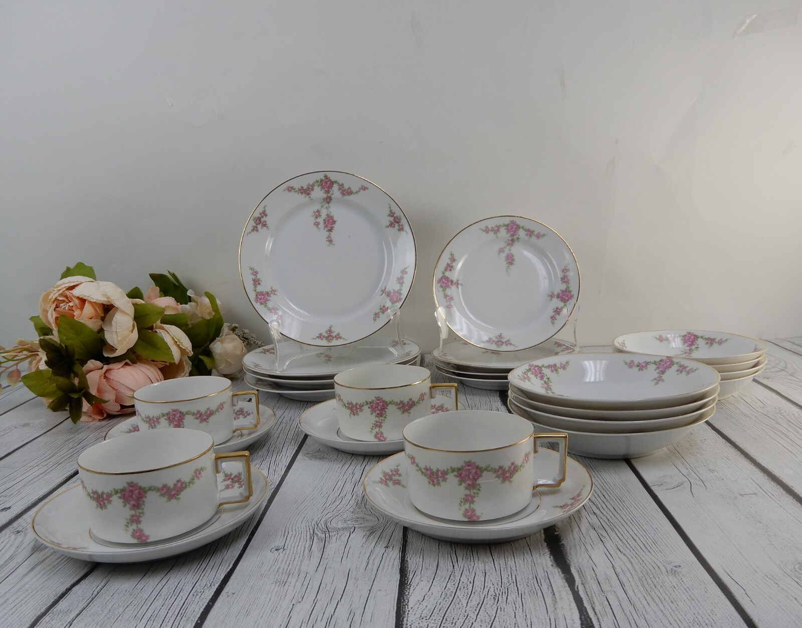 24 Pieces 6-Piece 4 Place Setting Heinrich H&Co Bavaria "Rosalinda" Pink Flowers