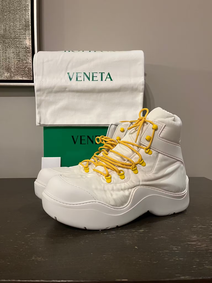 Bottega Veneta Q: 2 / Puddle Bomber Boots in String / Egg Yolk