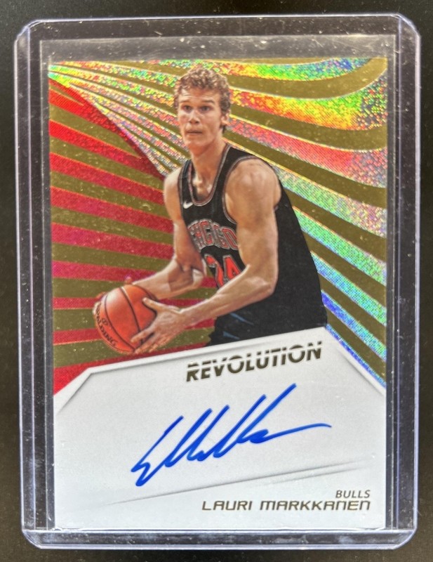 2018-19 Panini Revolution Lauri Markkanen Auto Autograph #AU-LMK Bulls