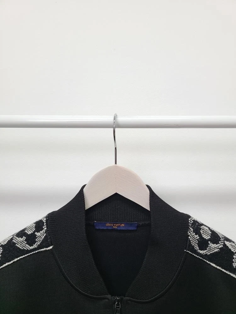 LOUIS VUITTON（LV） Giacca da pista Louis Vuitton nera LV fiore monogramma fascia 12345 132511436