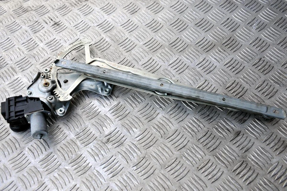 Lexus RX450h 2016-2022 GYL25 rear right window regulator 85710-48131 062020-3992 - Image 2 of 4