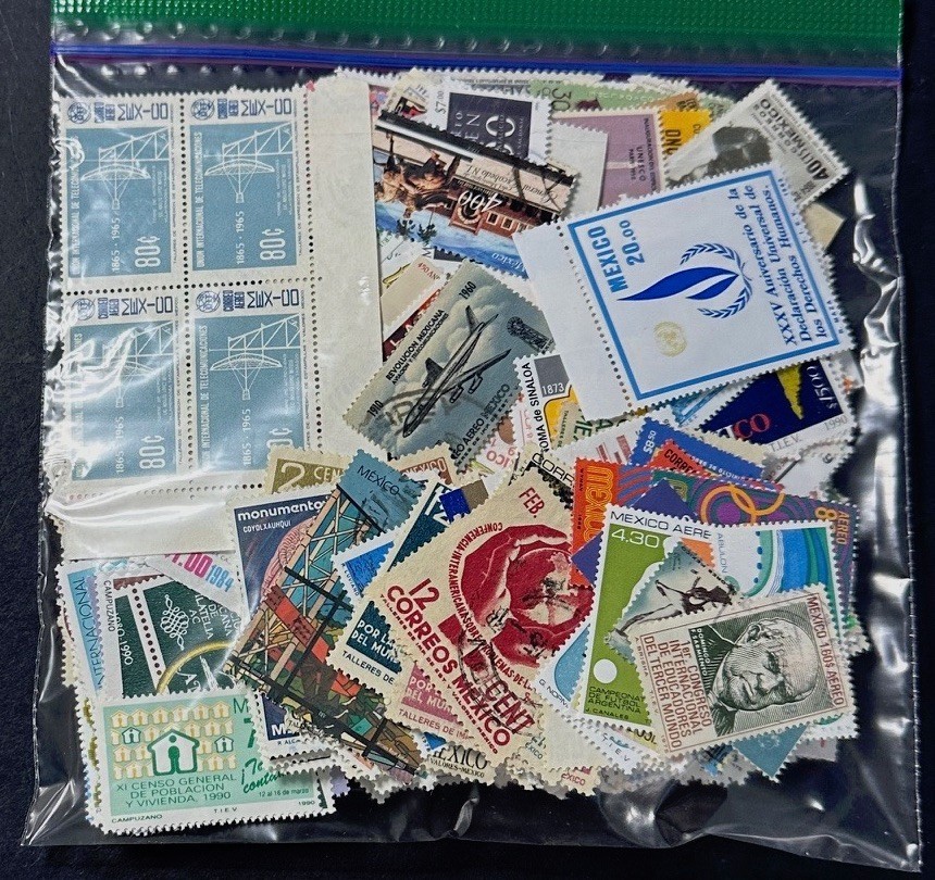 MEXICO   Lovely  Packet  Of   A  Few  Hundred  Mint  And  Used