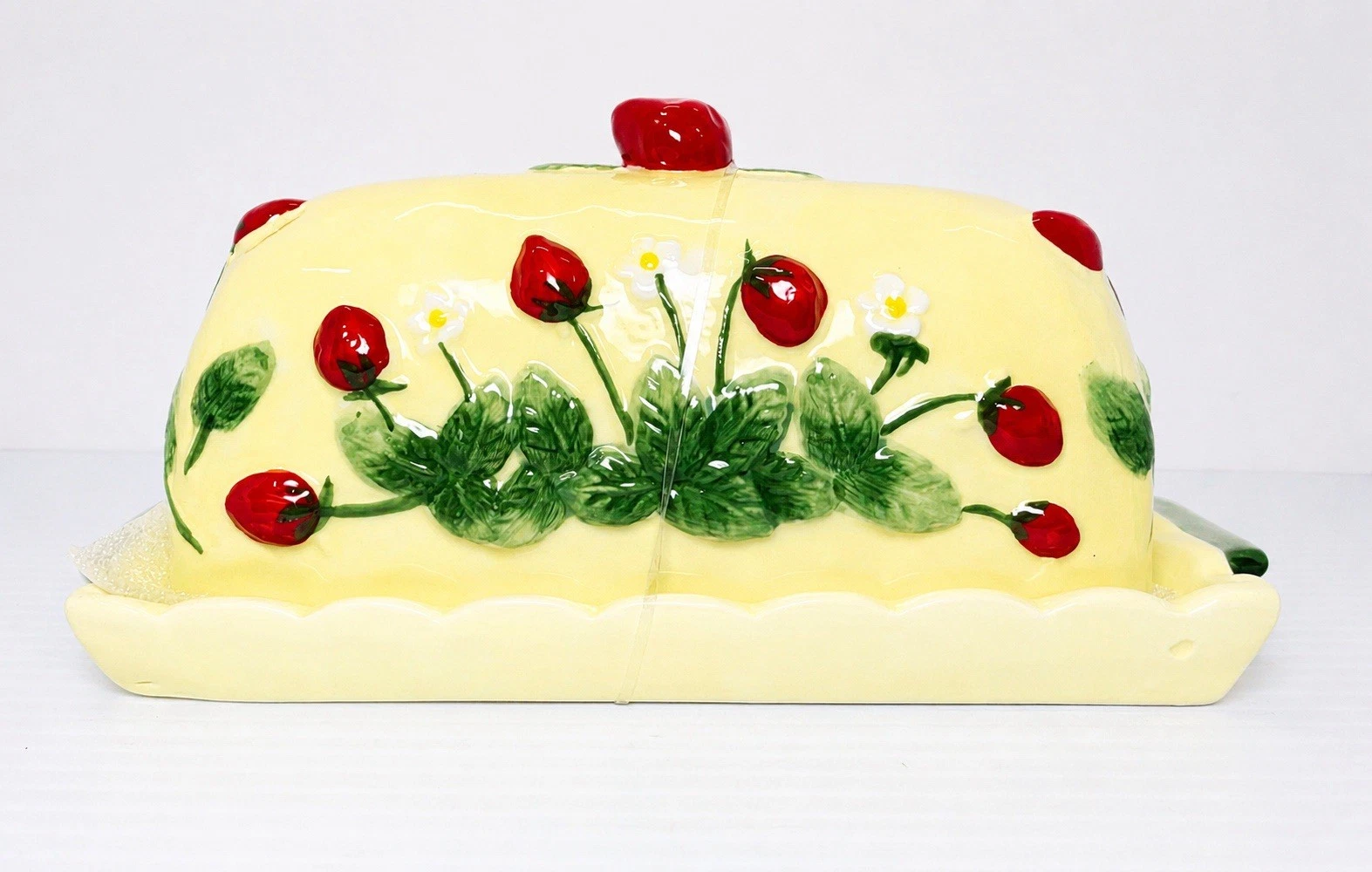 Potters Studio Strawberry Butter Dish Yellow Embossed Ceramic w Lid
Opens in a new window or tab