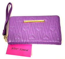 NEW BETSEY JOHNSON PURPLE STITCHING HEART DESIGN,LEATHERETTE WALLET WRISTLET