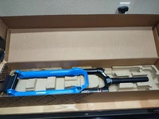 RockShox SID Ultimate Race Day 120 Gloss Blue Crown Lever Lockout
