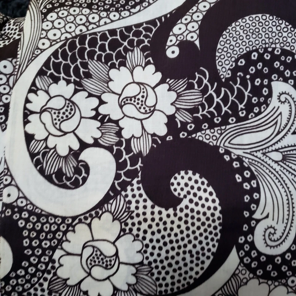 VENDA 3 DIAS Vintage Anos 60 MCM Tecido Estampa Paisley Preto e Branco 3,5y X 44" - Imagem 2 de 4