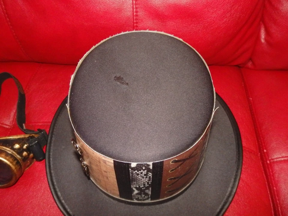 RARO WWE Becky Lynch El Hombre Steampunk Juegos con disfraces Gafas y sombrero Foto 2 de 4