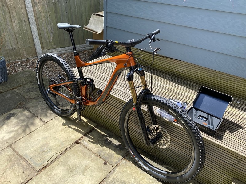 Giant Reign Advanced Pro 1 29 Carbon XL Full Suspension 12-Spd Carbon Frame